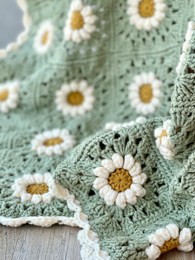 Crochet Daisy Granny Square Blanket Free Crochet Baby Blanket Pattern  - Daisy Chain Crochet Blanket Pattern