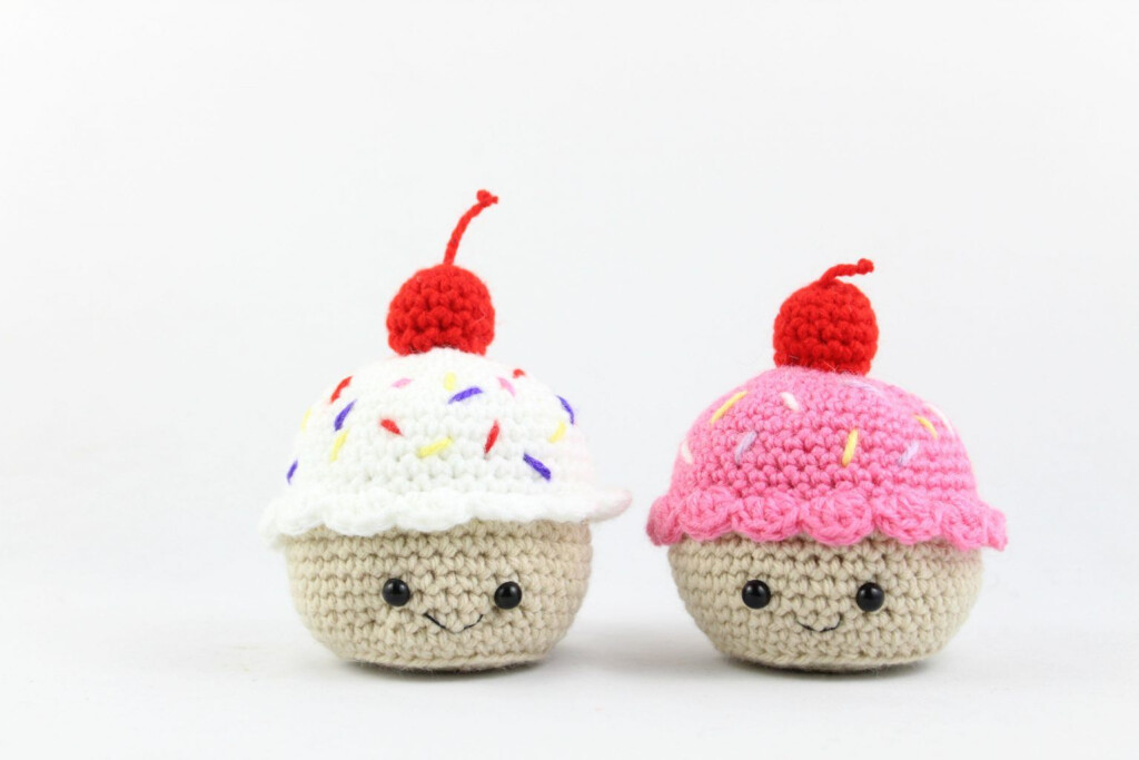 Cupcake Amigurumi Free Crochet Pattern StringyDingDing Du Liebst  - Cupcake Crochet Blanket Pattern