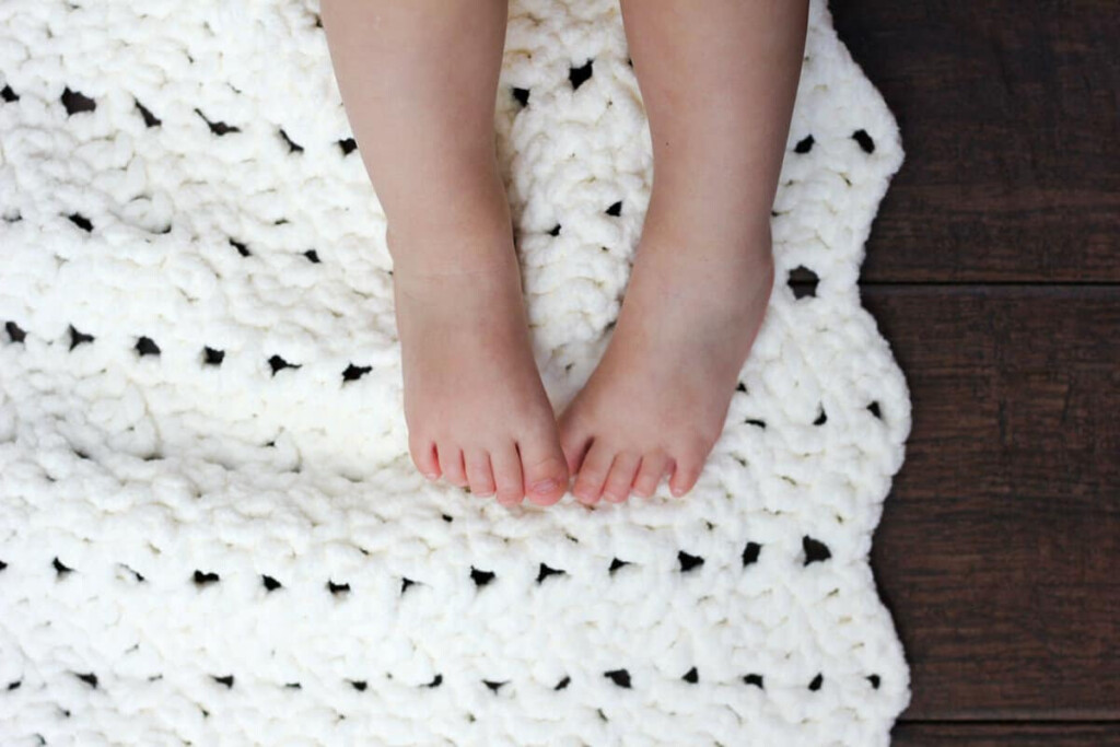 Free easy crochet baby blanket free pattern Make Do Crew - Easy Chunky Crochet Baby Blanket Pattern Free