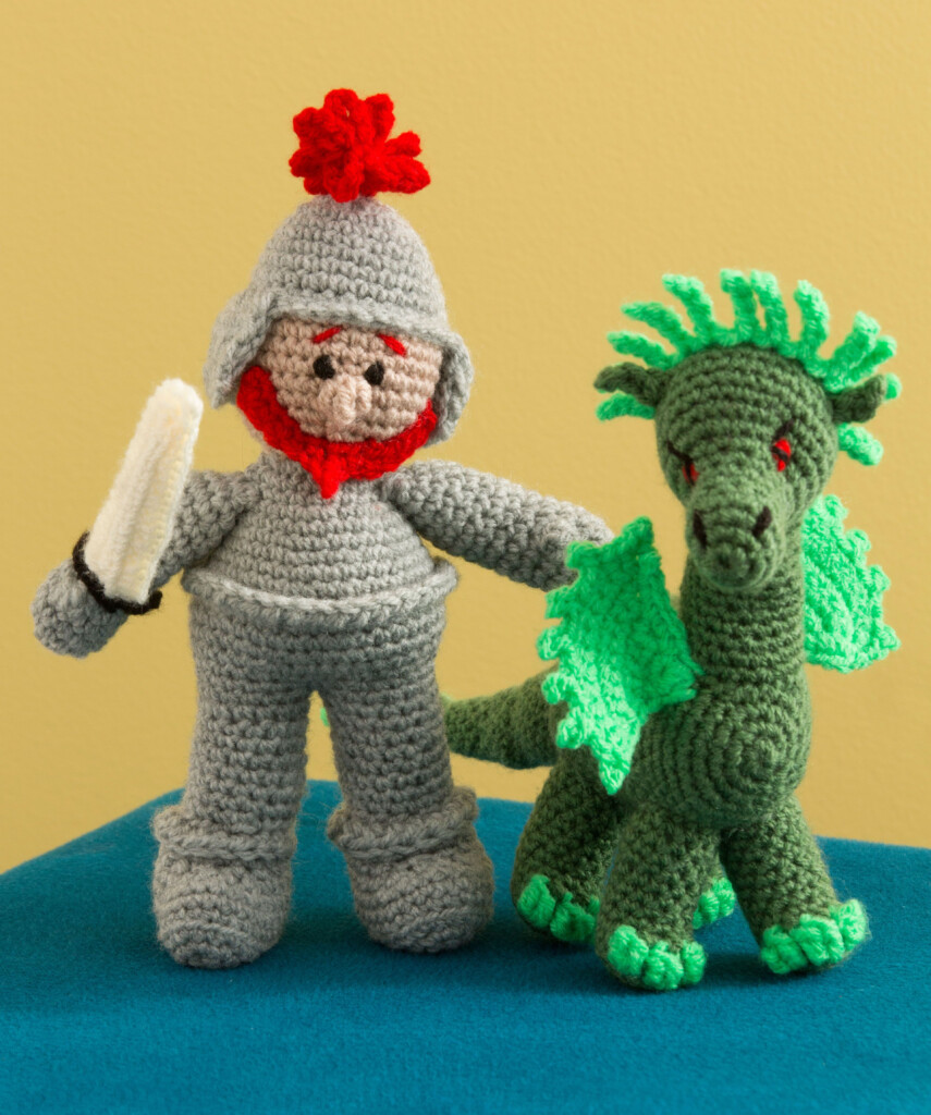 St George Und Der Drache Free Crochet Pattern Von Red Heart Yarns UK  - Curious George Crochet Blanket Pattern