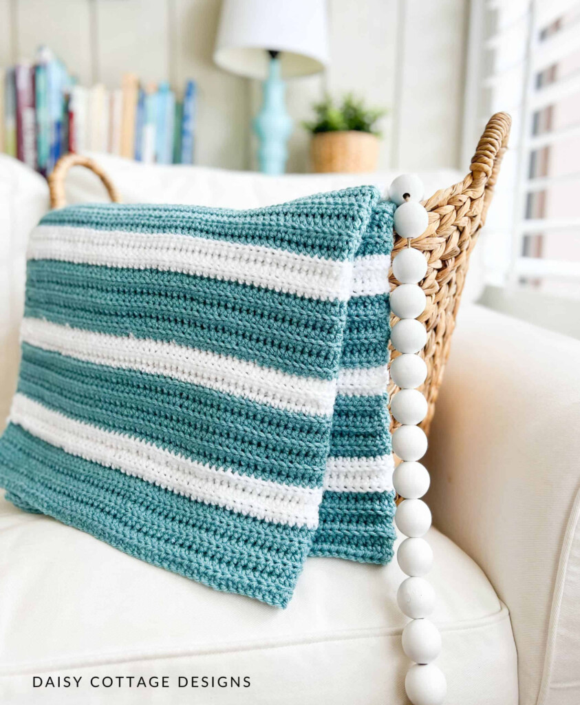 Super Easy Two Color Blanket Crochet Pattern FREE Daisy Cottage  - 4 Color Crochet Blanket Pattern