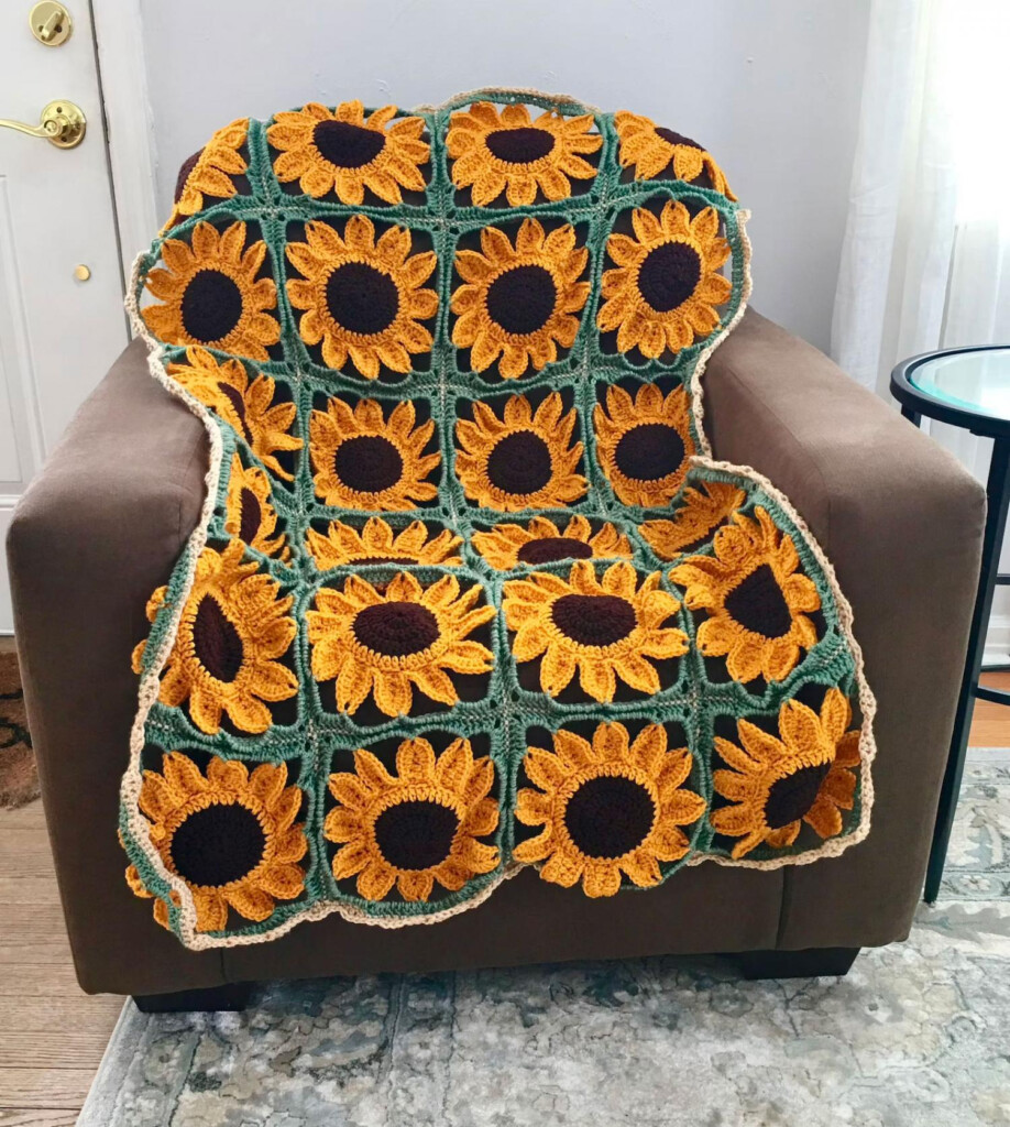 This Free Sunflower Crochet Blanket Pattern Looks Stunning And  - Crochet Sunflower Blanket Free Pattern
